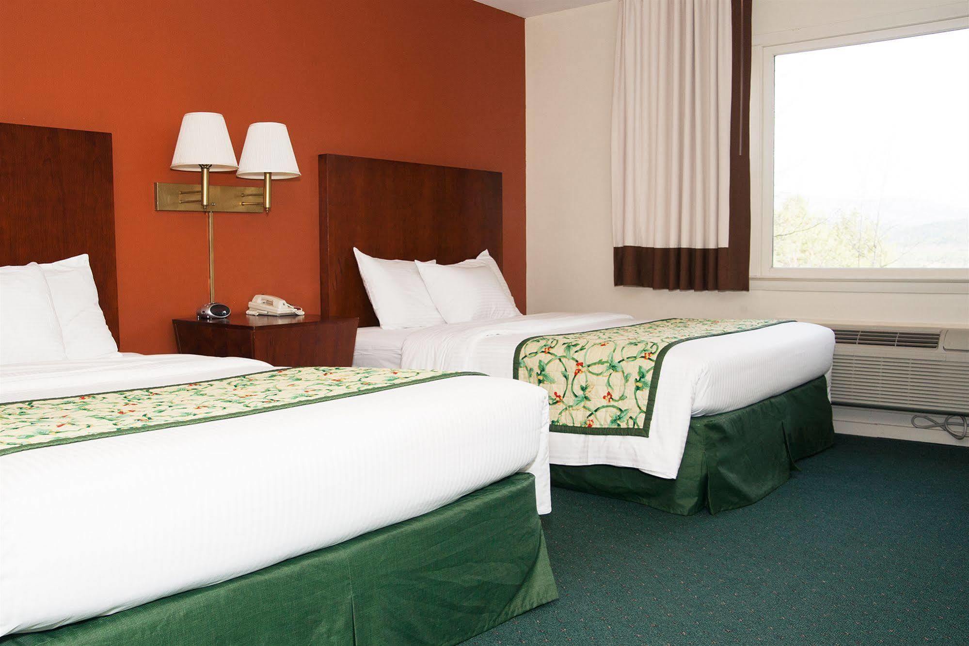 Red Carpet Inn And Suites Plymouth Esterno foto