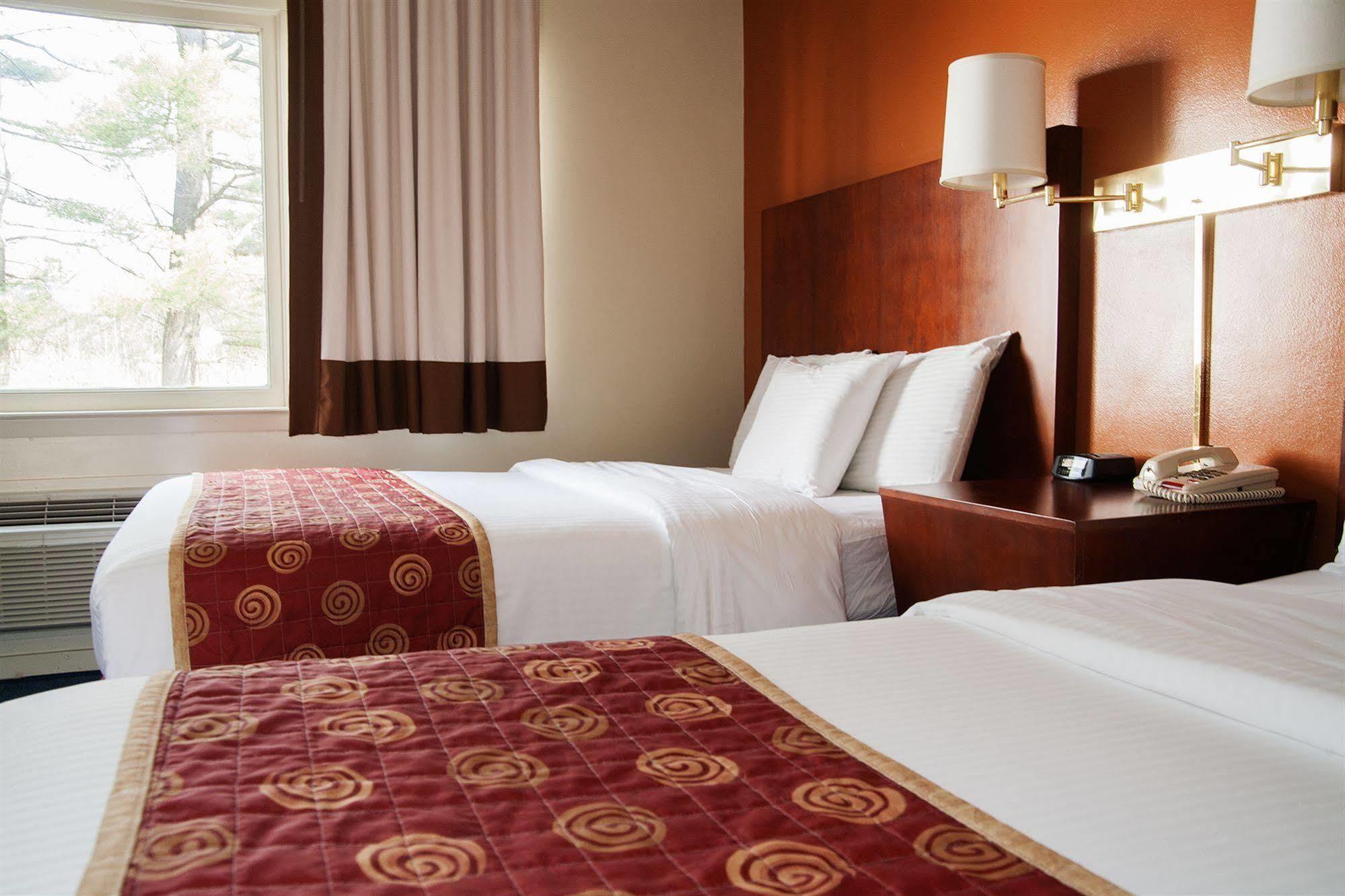 Red Carpet Inn And Suites Plymouth Esterno foto